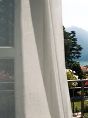 Il Lago di Como visto da una finestra